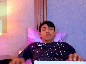 Cam4 Free Live Porn of MYKE_TUCKER