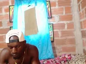 Cam4 Live Porn of miltonn_jakee35