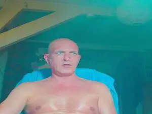 Cam4 Free Live Porn of maxhard1977