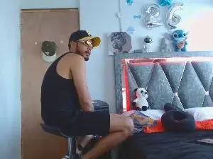 Cam4 Watch Live Sex Cams of Elchino22xxl