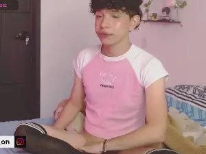 Cam4 Free Live Porn of cuddly_twink