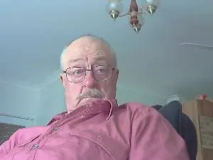 Cam4 Live Sex of robert_51xx