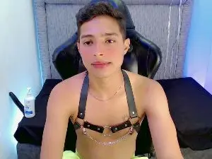 Cam4 Free Porn Cam of YUZTIN_LITTLE