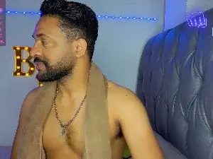 Cam4 Live Sex of bbcblackhot33