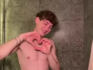 Chaturbate Live Sex Cam of aronyou_win