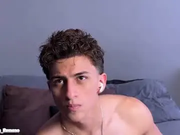 Chaturbate Live Sex Cam of salvatore_romanoo