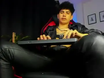 Chaturbate Watch Live Sex Cams of lylebennett_