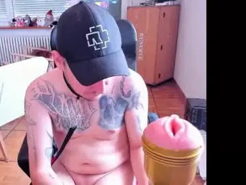 Chaturbate Free Porn Cam of ohihoe92