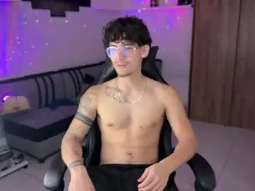 Chaturbate Live Sex Cam of kisan_smith