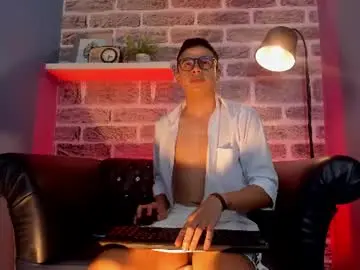 Chaturbate Nude Webcam of tommy_wild1