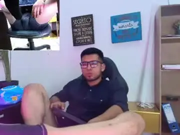 Chaturbate Live Sex Cam of thiagovegga