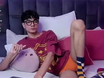Chaturbate Free Live Porn of phillicious_