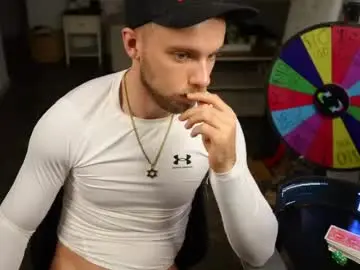 Chaturbate Live Sex Cam of troy_greenxo
