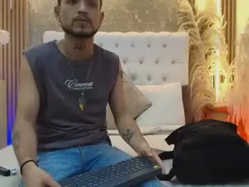 Chaturbate Adult Webcams of steven_skiing