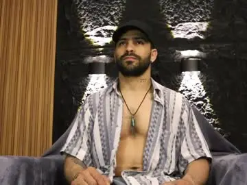 Chaturbate Live Sex Cam of leo_diaz01