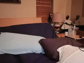 Chaturbate Live Sex Cam of tattooed_love_boy
