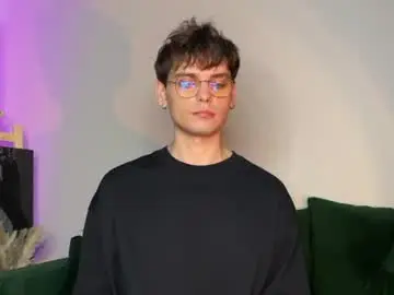 Chaturbate Free Live Porn of oliverlawrence