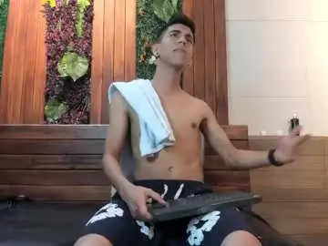 Chaturbate Live Sex Cam of lucca_moreti