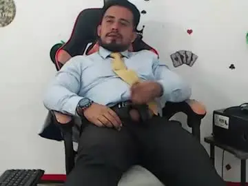 Chaturbate Live Sex Cam of kalethbigdick88