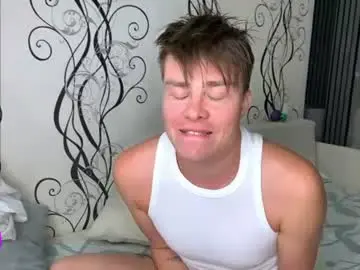 Chaturbate Live Sex Cam of holy_eggs_00