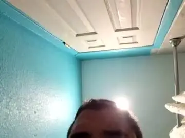 Chaturbate Live Sex Cam of keepitmoistl3vr