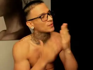 Chaturbate Free Porn Cam of ethan_devis7