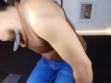 Chaturbate Nude Webcam of emiliocum_24