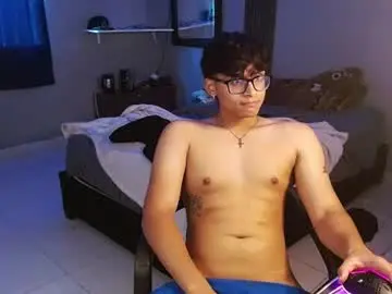 Chaturbate Live Sex Cam of mr_yisuz