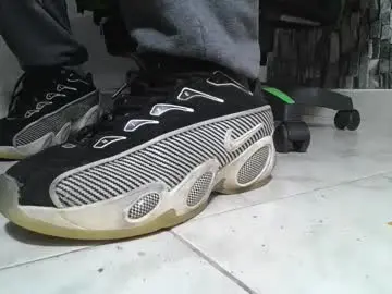 Chaturbate Watch Live Sex Cams of srfindomfeet_