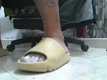 Chaturbate Best live sex cam show of srfindomfeet_