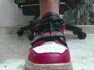 Chaturbate Best live sex cam show of srfindomfeet_