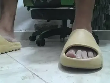Chaturbate Free Live Porn of srfindomfeet_