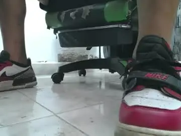 Chaturbate Watch Live Sex Cams of srfindomfeet_