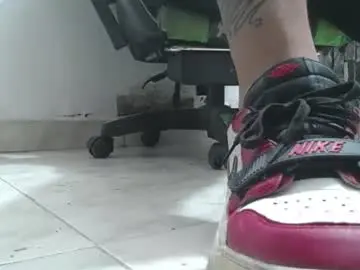 Chaturbate Watch Live Sex Cams of srfindomfeet_