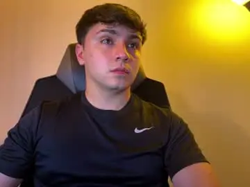 Chaturbate Free Live Porn of aron__cooper