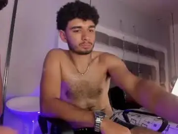 Chaturbate Live Sex Cam of lucasthomson_