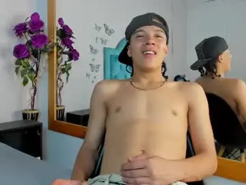 Chaturbate Live Sex Cam of charlie_latino
