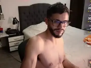 Chaturbate Free Porn Cam of phantom_bigger1