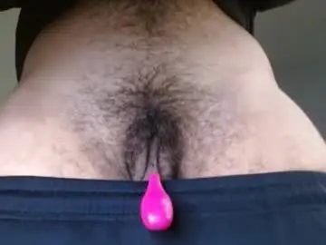 Chaturbate Live Sex Cam of yourfavorite_bigclit