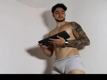 Chaturbate Free Porn Cam of latinboyvip_