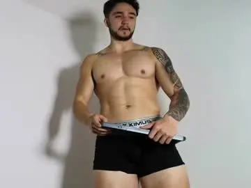 Chaturbate Live Sex Cam of latinboyvip_