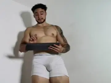Chaturbate Adult Video Chat of latinboyvip_