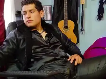 Chaturbate Best live sex cam show of dom2travelers_sm