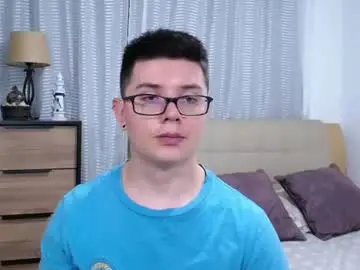 Chaturbate Live Sex Cam of kevinhunts