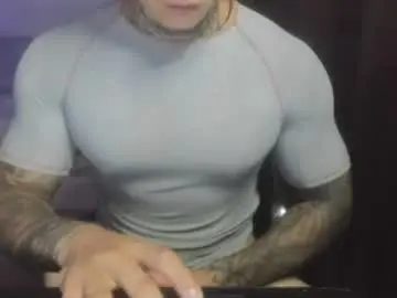 Chaturbate Live Sex Cam of lewis_muscleee