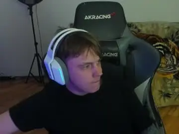 Chaturbate Watch Live Sex Cams of aron_neall