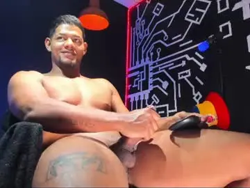 Chaturbate Live Sex Cam of daniel_boy18