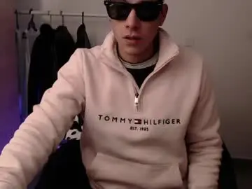 Chaturbate Live Sex Cam of chomelo6