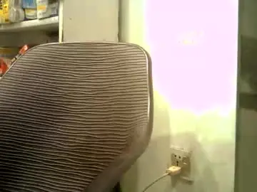 Chaturbate Live Sex Cam of rakulgee111