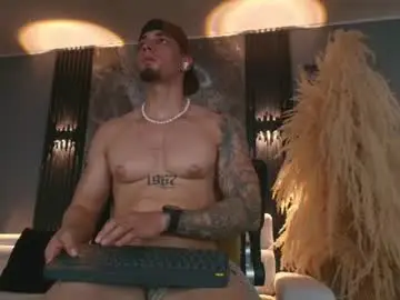 Chaturbate Live Sex of camiloalvarezzz3